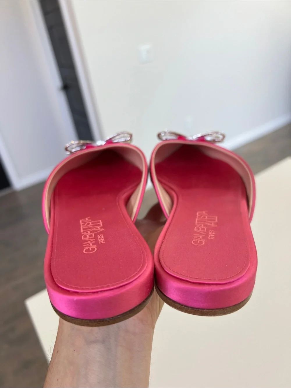 Giambattista Valli crystal bow hot pink satin pointed toe flats slip on mules